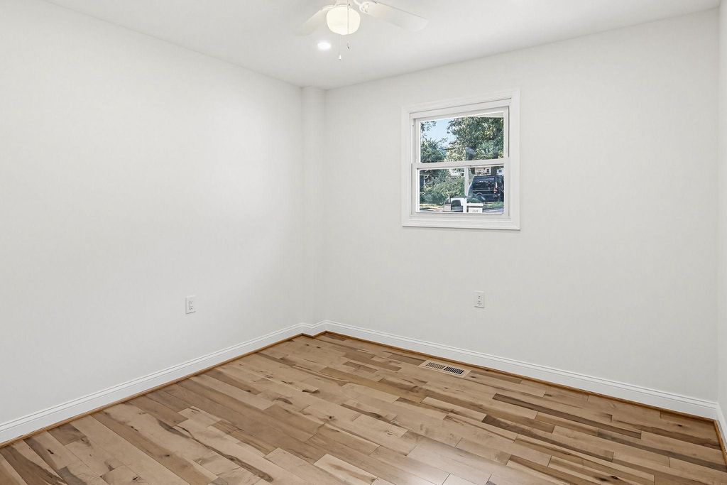 Image 22 of property listing at 3 BELHAVEN CT, Severna Park, MD 21146