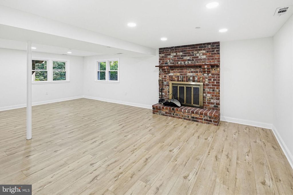 Image 25 of property listing at 3 BELHAVEN CT, Severna Park, MD 21146