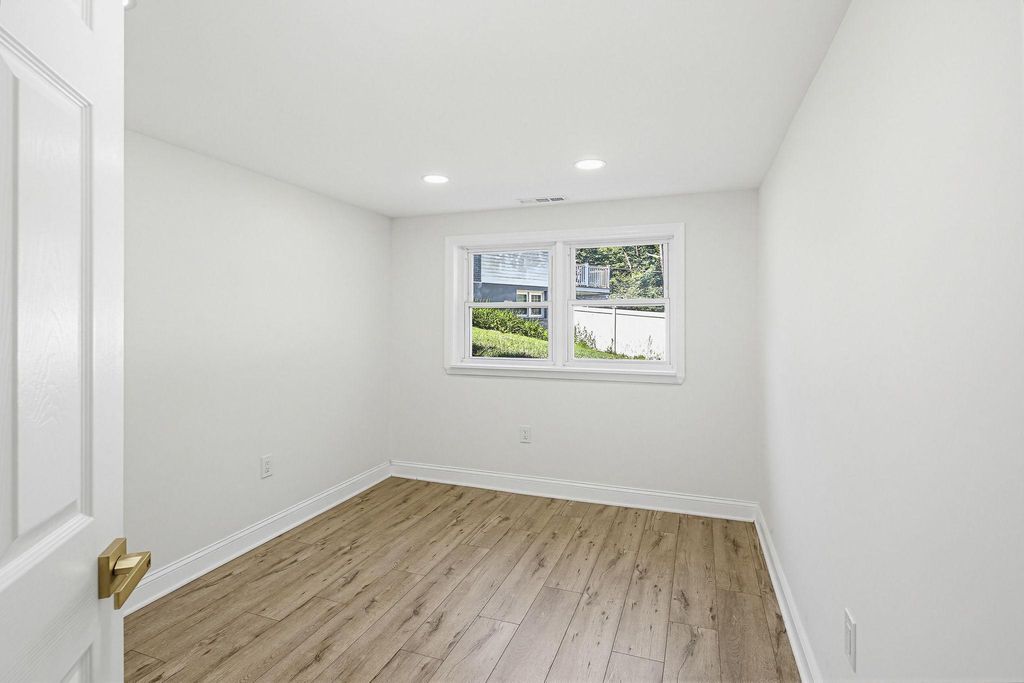 Image 29 of property listing at 3 BELHAVEN CT, Severna Park, MD 21146