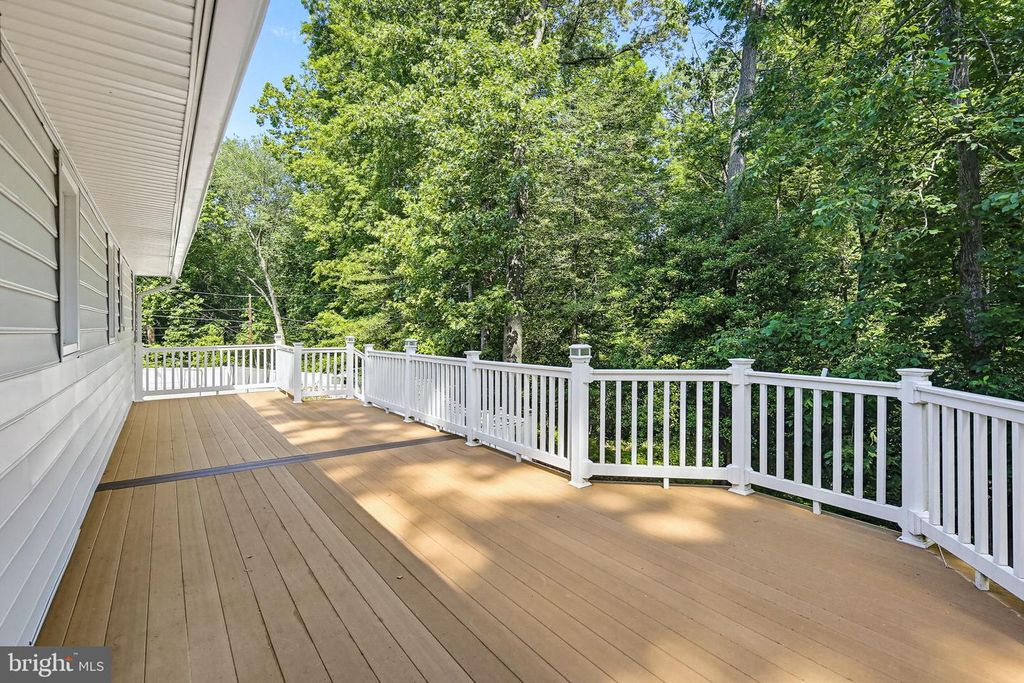 Image 31 of property listing at 3 BELHAVEN CT, Severna Park, MD 21146
