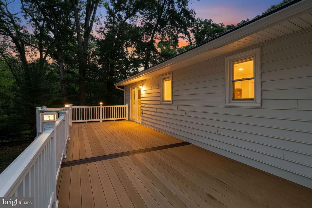 Image 32 of property listing at 3 BELHAVEN CT, Severna Park, MD 21146