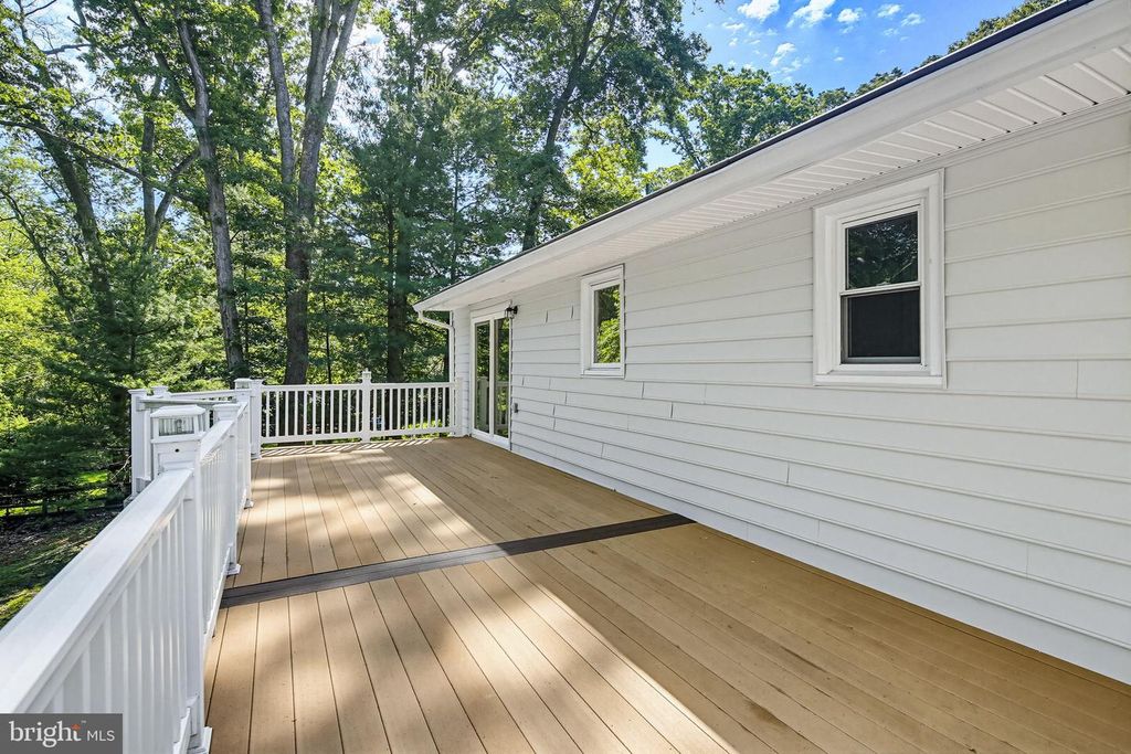 Image 33 of property listing at 3 BELHAVEN CT, Severna Park, MD 21146