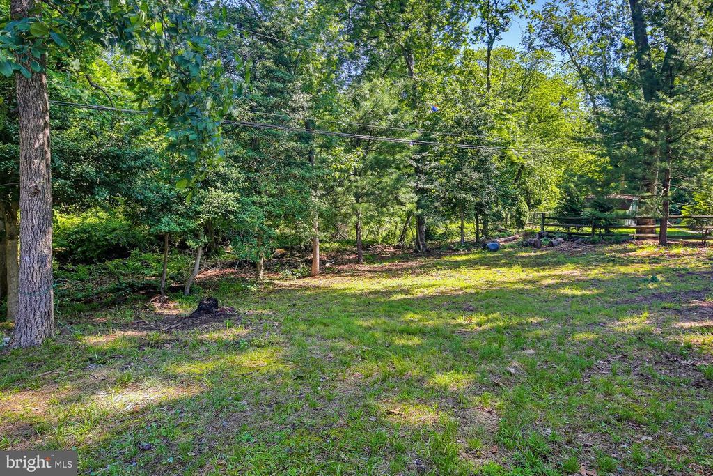 Image 34 of property listing at 3 BELHAVEN CT, Severna Park, MD 21146