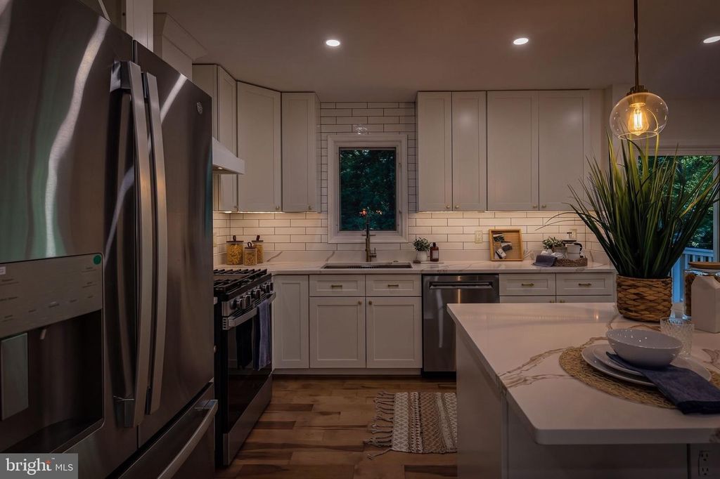Image 10 of property listing at 3 BELHAVEN CT, Severna Park, MD 21146