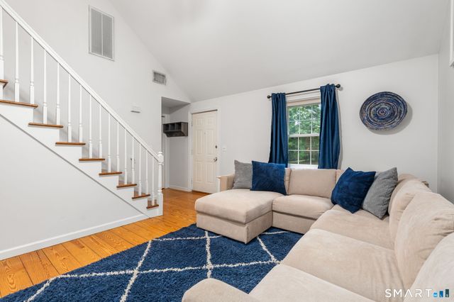 5 Bell Court, Portland, CT 06480