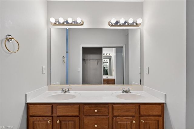 1549 Squires Lane, Kernersville, NC 27284