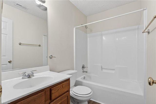 1549 Squires Lane, Kernersville, NC 27284