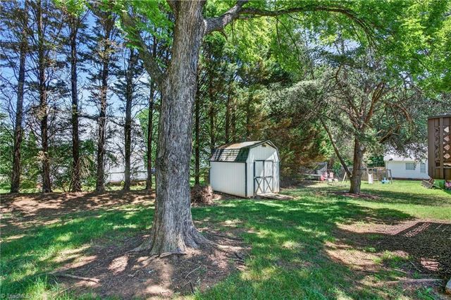 1549 Squires Lane, Kernersville, NC 27284