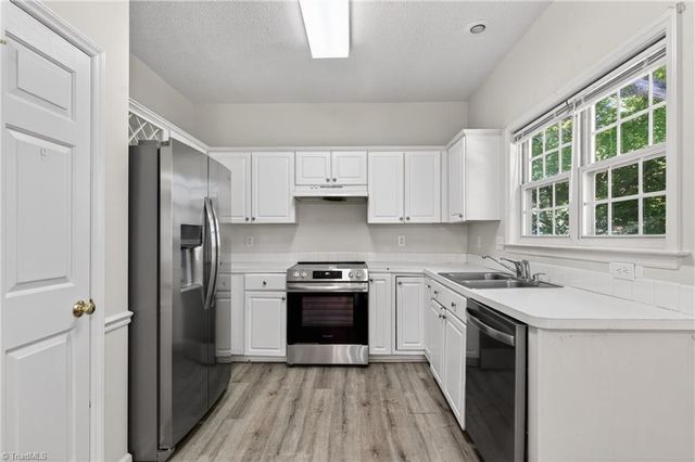 1549 Squires Lane, Kernersville, NC 27284