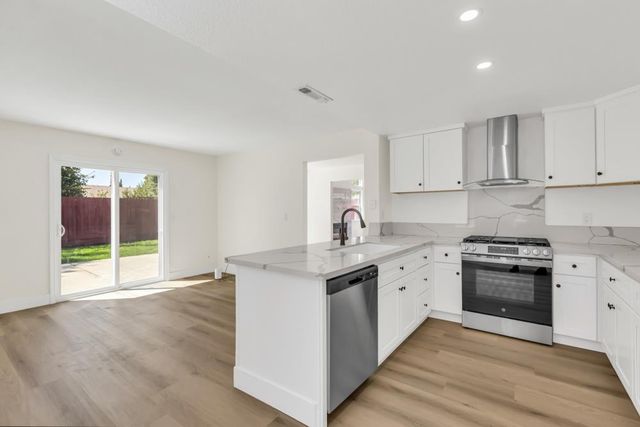 7033 Castle Creek Way, Rio Linda, CA 95673