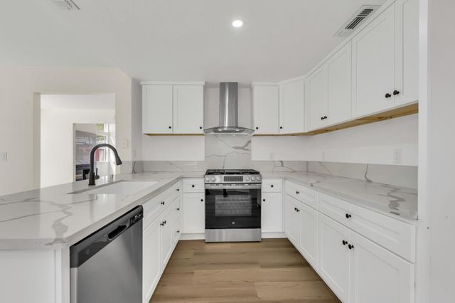 7033 Castle Creek Way, Rio Linda, CA 95673