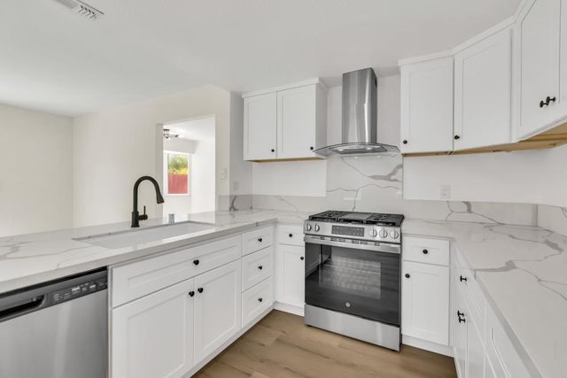 7033 Castle Creek Way, Rio Linda, CA 95673