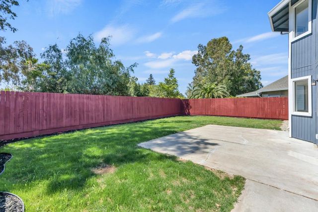 7033 Castle Creek Way, Rio Linda, CA 95673