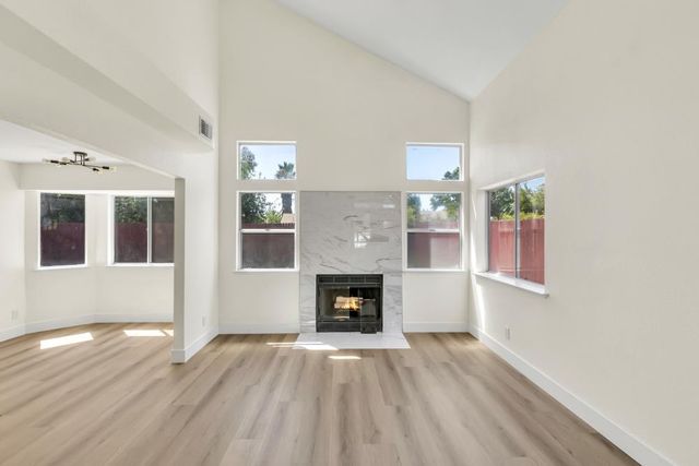 7033 Castle Creek Way, Rio Linda, CA 95673