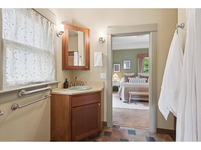 2005 Ne 48TH Ave, Portland, OR 97213
