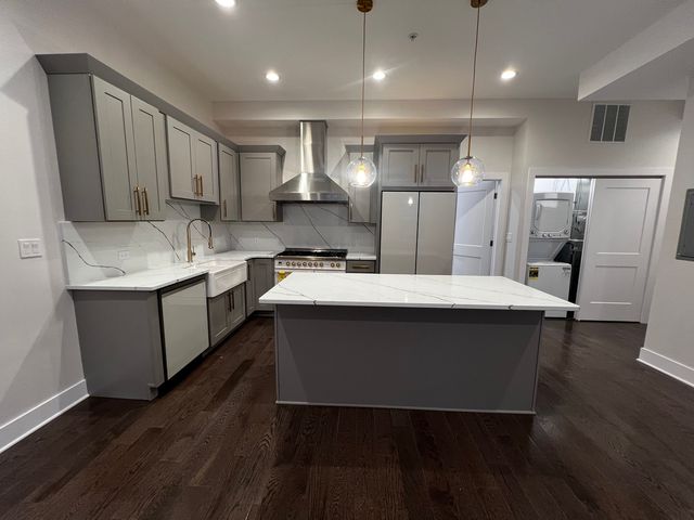 4819 Main Street 203, Skokie, IL 60077