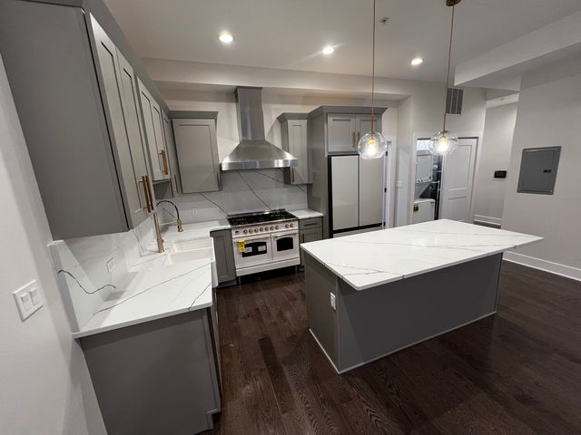 4819 Main Street 203, Skokie, IL 60077