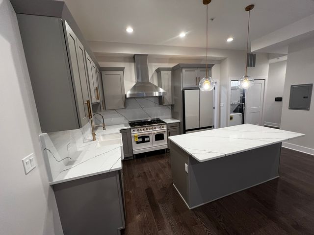 4819 Main Street 203, Skokie, IL 60077