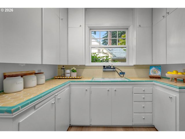 6041 Ne 26TH Ave, Portland, OR 97211