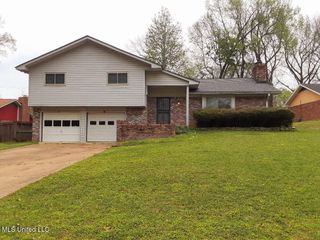 364 Sharon Hills Drive, Jackson, MS 39212