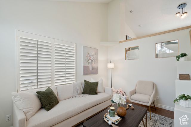 9439 S MECKAILEE CV, Sandy, UT 84094