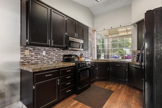 6109 Brockenhurst Dr, Elk Grove, CA 95758