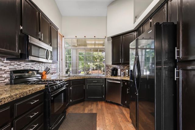 6109 Brockenhurst Dr, Elk Grove, CA 95758