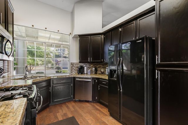 6109 Brockenhurst Dr, Elk Grove, CA 95758