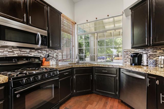 6109 Brockenhurst Dr, Elk Grove, CA 95758