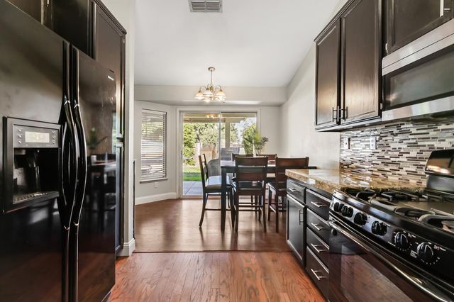 6109 Brockenhurst Dr, Elk Grove, CA 95758