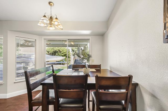 6109 Brockenhurst Dr, Elk Grove, CA 95758