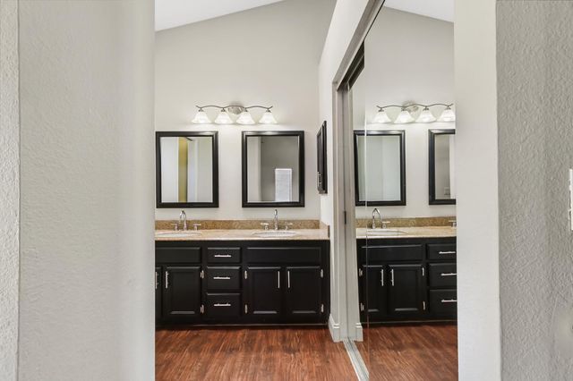 6109 Brockenhurst Dr, Elk Grove, CA 95758