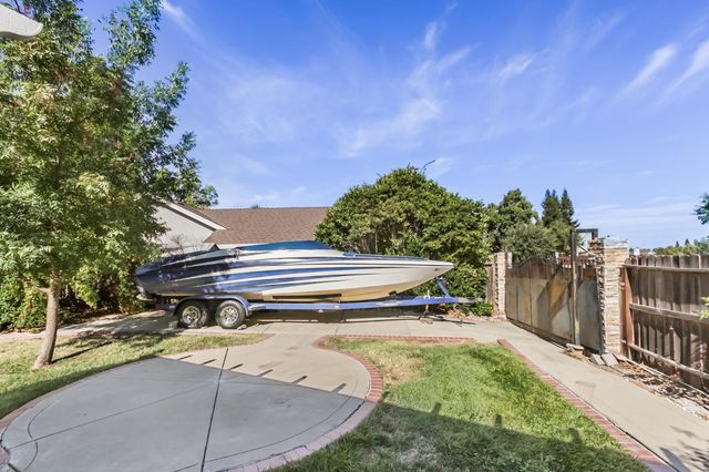 6109 Brockenhurst Dr, Elk Grove, CA 95758