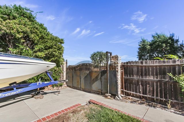 6109 Brockenhurst Dr, Elk Grove, CA 95758