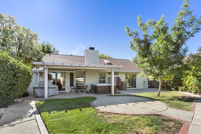 6109 Brockenhurst Dr, Elk Grove, CA 95758