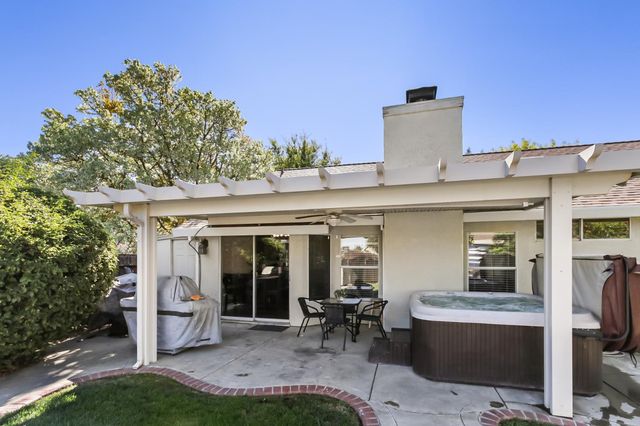 6109 Brockenhurst Dr, Elk Grove, CA 95758