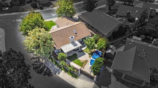 6109 Brockenhurst Dr, Elk Grove, CA 95758