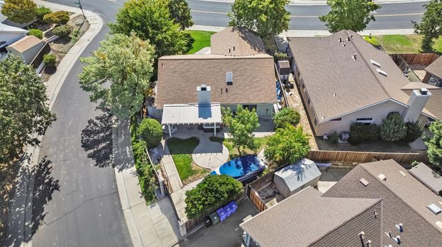 6109 Brockenhurst Dr, Elk Grove, CA 95758