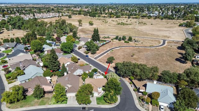 6109 Brockenhurst Dr, Elk Grove, CA 95758