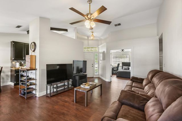 6109 Brockenhurst Dr, Elk Grove, CA 95758