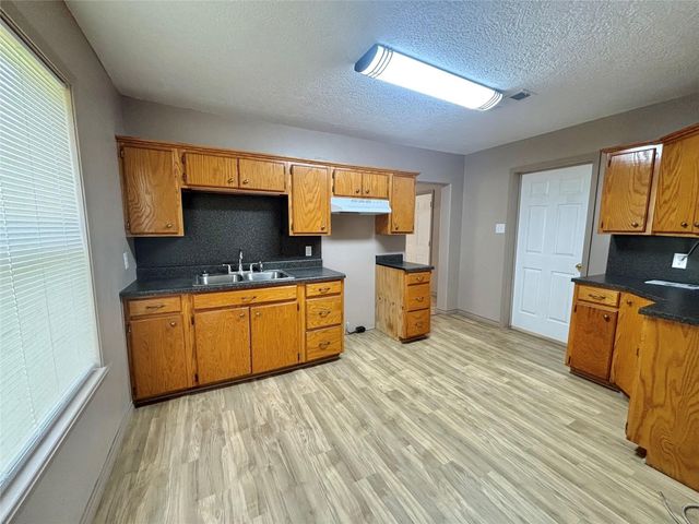 909 W Elder, Colmesneil, TX 75938