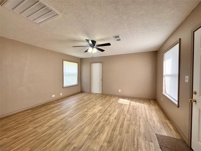 909 W Elder, Colmesneil, TX 75938