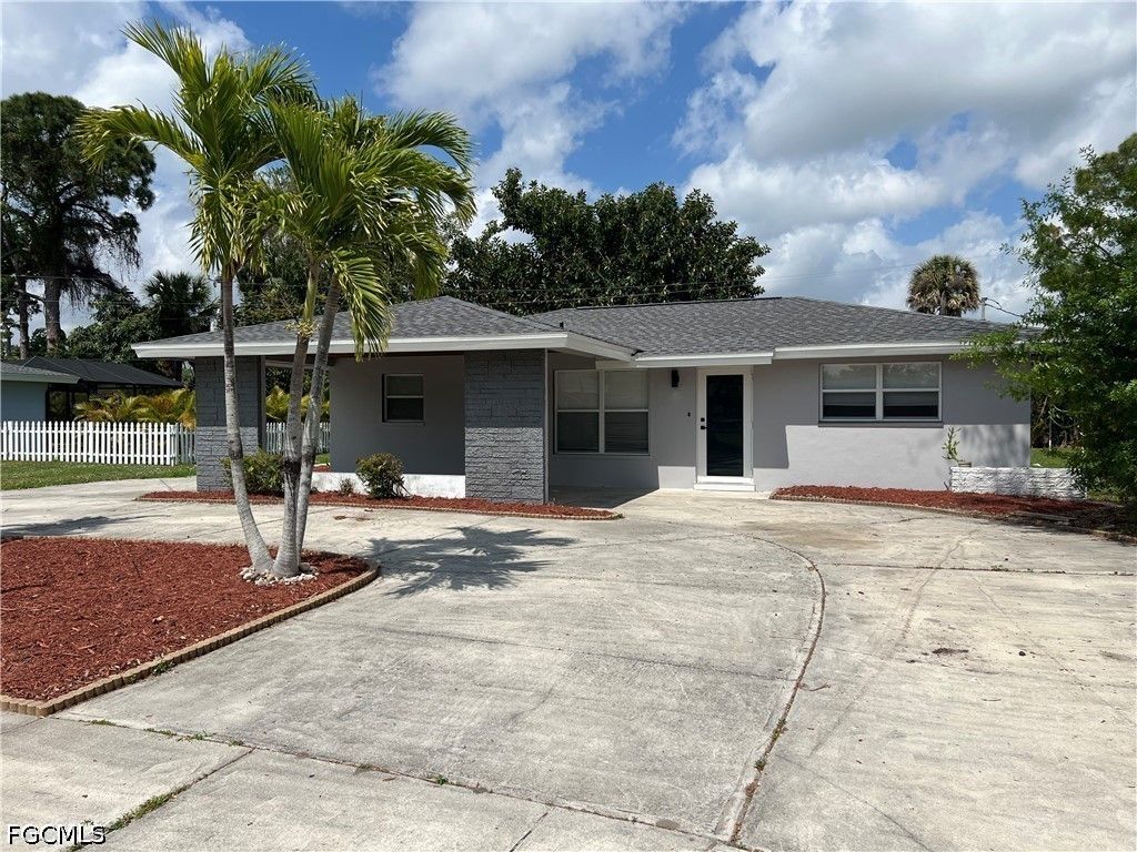 4562 Tennyson DR, North Fort Myers, FL 33903