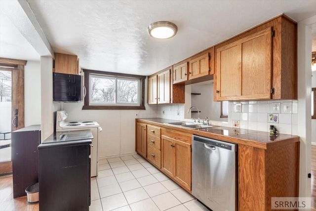 795 N Shilling Avenue, Blackfoot, ID 83221