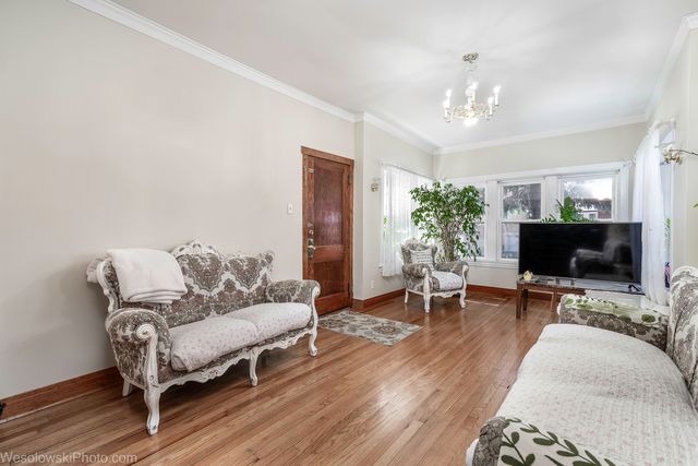 3039 N Haussen Court, Chicago, IL 60618