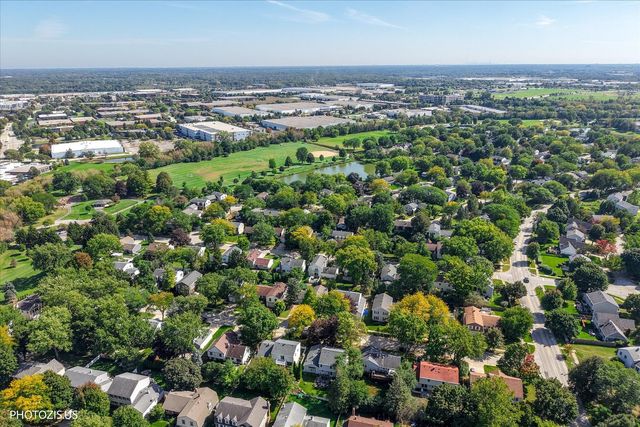 10 Mayflower Road, Vernon Hills, IL 60061