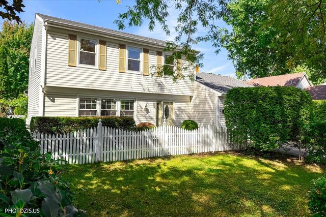 10 Mayflower Road, Vernon Hills, IL 60061