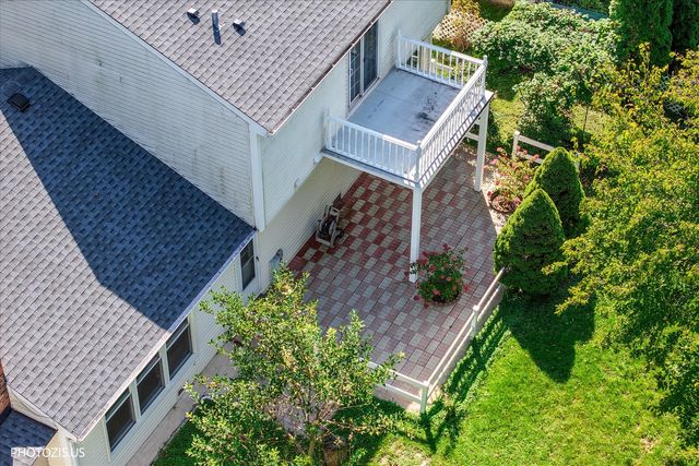 10 Mayflower Road, Vernon Hills, IL 60061