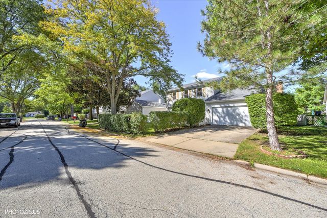 10 Mayflower Road, Vernon Hills, IL 60061
