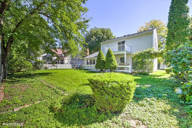 10 Mayflower Road, Vernon Hills, IL 60061